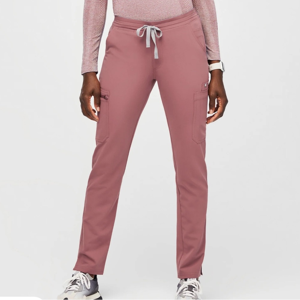 FIGS Yola Skinny Scrub Pants in Mauve
XS regular